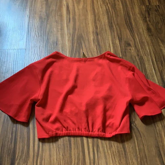 $Red knot front crop top - Picture 5 of 6